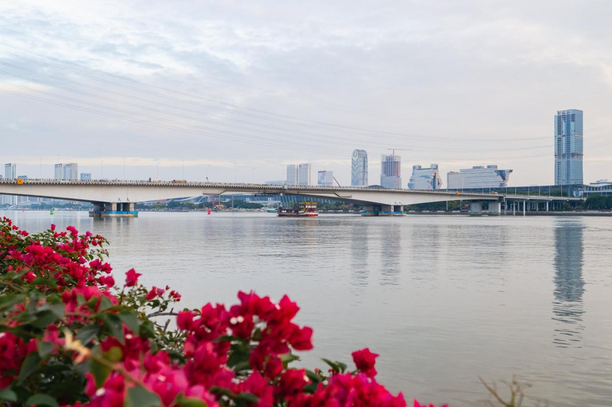 Livetour Hotel Zhujiang New Town Гуанчжоу Экстерьер фото